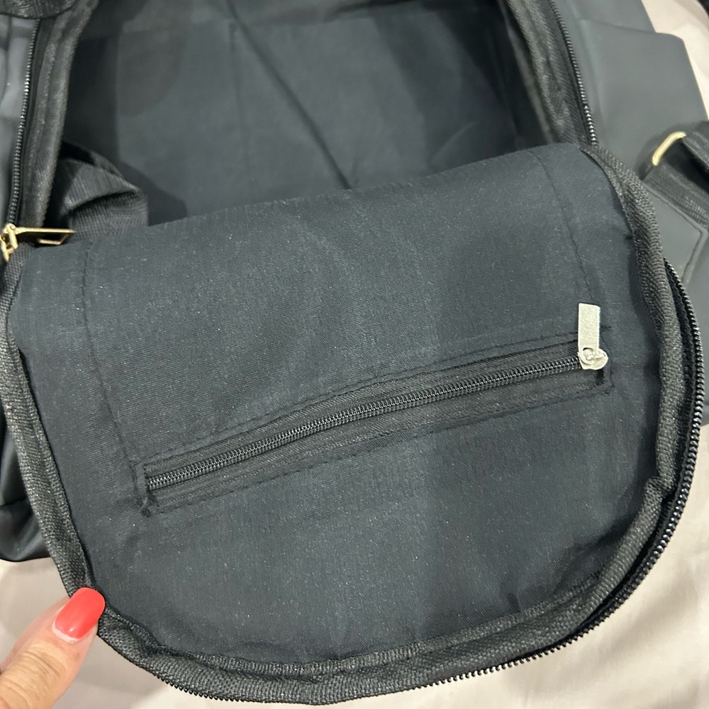 💥PRICE⬇️ Black Vinyl Backpack • Medium • - Picture 6 of 10